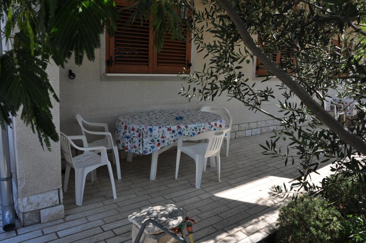Apartmani Karla Klenovica Exterior foto